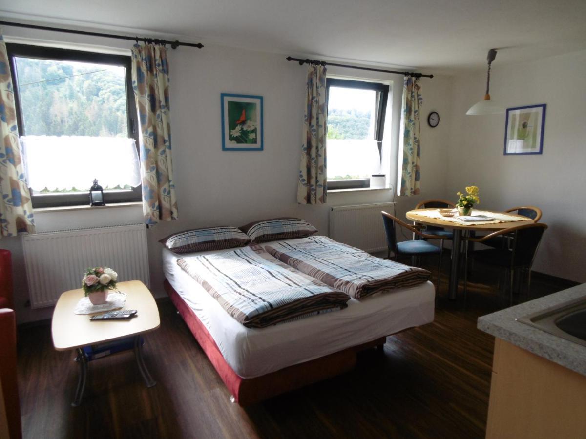 Ferienwohnung Schaefer Waldbreitbach エクステリア 写真